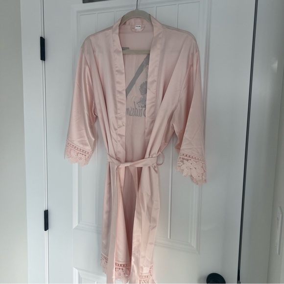 Light Pink Monogram Letter “N” Bridesmaid Robe - Size L - Picture 4 of 5
